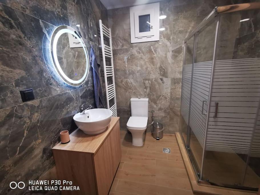 Θα Νιώθετε Σαν Στο Σπίτι Σας! Apartment Komotini Bagian luar foto